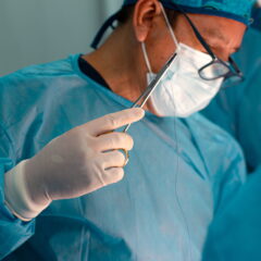 Chirurgia rekonstrukcyjna twarzy – klucz do poprawy wyglądu i funkcjonalności